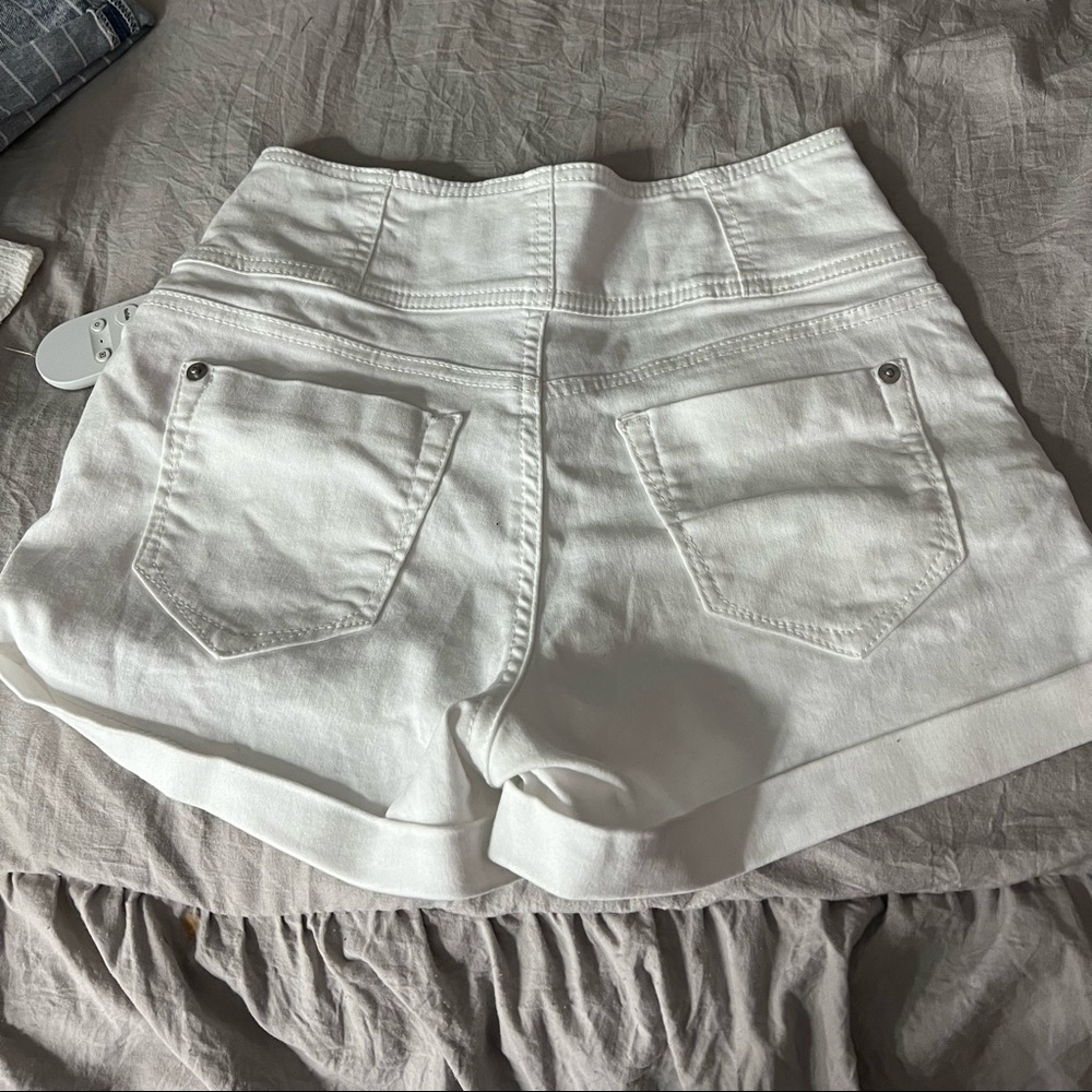 High waisted, white shorts